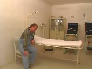 Nmln strano vecchio compagno prende primo classe infermiera: gratis sporco video 92